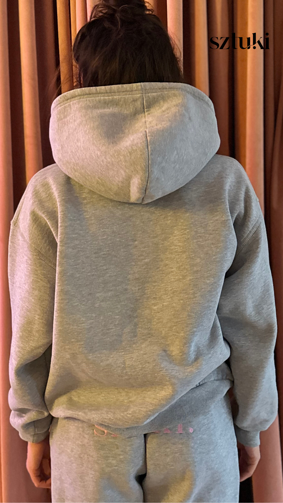 bluza szara z czarnym haftem sztuki - obrazek 7